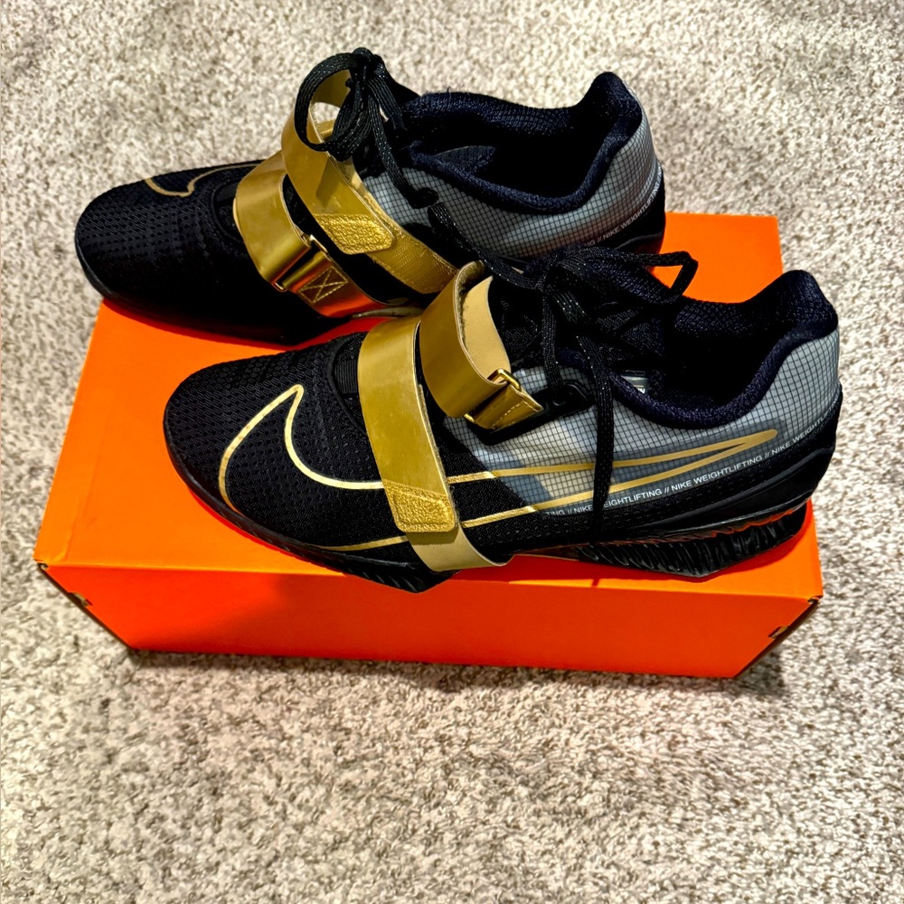LIKE NEW!! Men’s Size 12 Nike Romaleo 4!